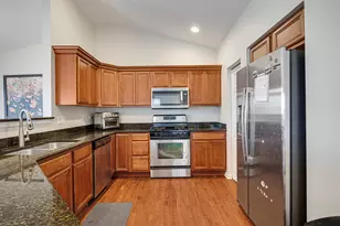 2929 Saganashkee Ln, Naperville, IL 60564 - Photo 4