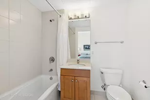 21 E Huron St, Chicago, IL 60611 - Photo 14