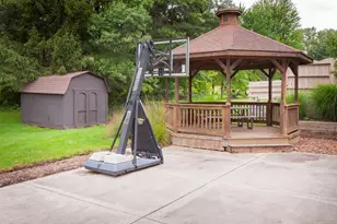 2705 Colonial Dr, Elgin, IL 60124 - Photo 6