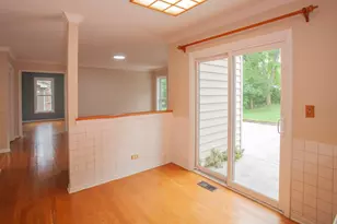 2705 Colonial Dr, Elgin, IL 60124 - Photo 22