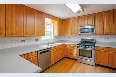 2705 Colonial Drive, Elgin, IL 60124 - Photo 18