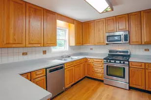 2705 Colonial Dr, Elgin, IL 60124 - Photo 18