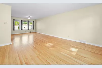 7754 S Yates Boulevard, Chicago, IL 60649 - Photo 4