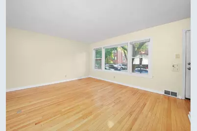 7754 S Yates Boulevard, Chicago, IL 60649 - Photo 6