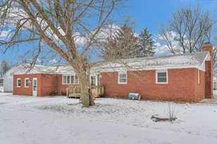 103 S Walnut St, Arrowsmith, IL 61722 - Photo 2