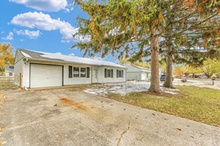 2808 Carrelton Dr, Champaign, IL 61821 - Photo 2