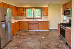 241 N Somonauk Rd, Cortland, IL 60112 - Photo 4