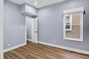 7843 S Marquette Ave, Chicago, IL 60649 - Photo 10