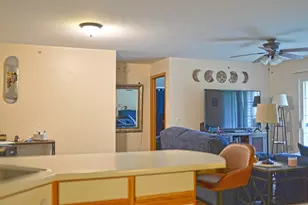 1584 W Crystal Rock Ct, Round Lake Beach, IL 60073 - Photo 4