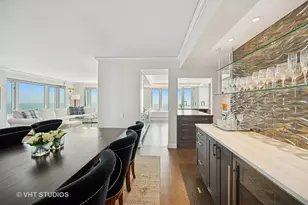 132 E Delaware Pl, Chicago, IL 60611 - Photo 16