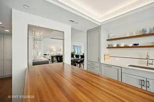 132 E Delaware Pl, Chicago, IL 60611 - Photo 24