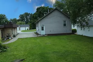 538 E Mulberry St, Watseka, IL 60970 - Photo 2