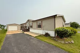 9 Swallow Ln, Beecher, IL 60401 - Photo 2