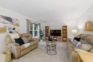 2225 Beaumont Ct, Aurora, IL 60502 - Photo 8