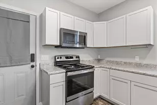 1391 W Decatur St, Decatur, IL 62522 - Photo 12