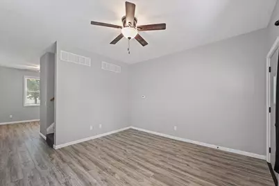 1391 W Decatur Street, Decatur, IL 62522 - Photo 4