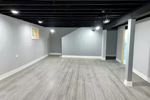 327 Marquette Ave, Calumet City, IL 60409 - Photo 8