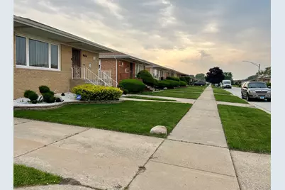 327 Marquette Avenue, Calumet City, IL 60409 - Photo 2