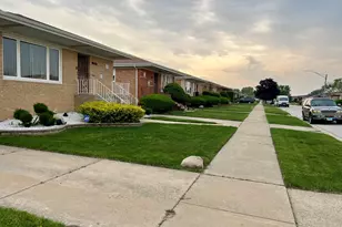 327 Marquette Ave, Calumet City, IL 60409 - Photo 2