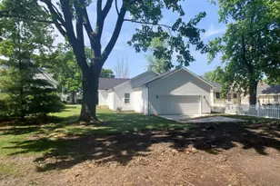 409 E Buckner St, Tuscola, IL 61953 - Photo 6