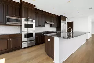 21 E Huron St, Chicago, IL 60611 - Photo 14