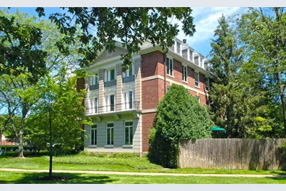 531 N Mayflower Road #531, Lake Forest, IL 60045 - Photo 2