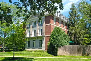 531 N Mayflower Rd, Lake Forest, IL 60045 - Photo 2