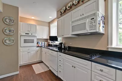 531 N Mayflower Road #531, Lake Forest, IL 60045 - Photo 8