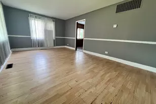 327 Somonauk St, Park Forest, IL 60466 - Photo 2