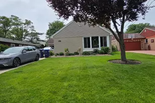 1278 E River Dr, Des Plaines, IL 60018 - Photo 2