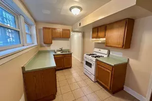947 E Hyde Park Blvd, Chicago, IL 60615 - Photo 4