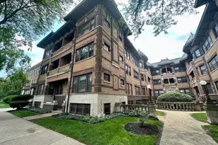 947 E Hyde Park Blvd, Chicago, IL 60615 - Photo 2