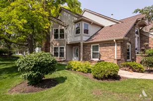 61 Willow Pkwy, Buffalo Grove, IL 60089 - Photo 1