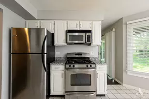 61 Willow Pkwy, Buffalo Grove, IL 60089 - Photo 14