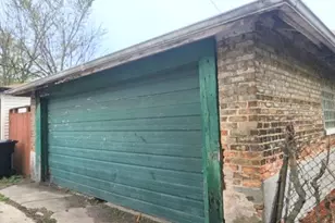 10742 S Prairie Ave, Chicago, IL 60628 - Photo 14