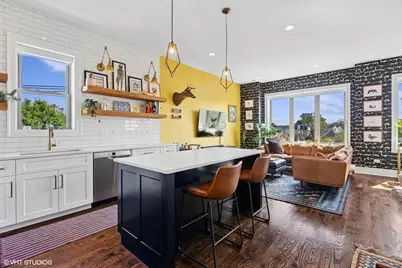 2742 N Hamlin Avenue #3N, Chicago, IL 60647 - Photo 2