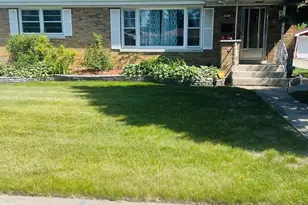 907 E 162nd Pl, South Holland, IL 60473 - Photo 1