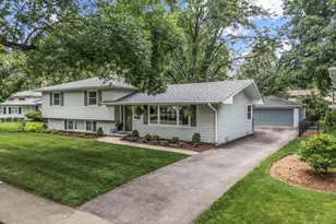 313 W Gartner Rd, Naperville, IL 60540 - Photo 2