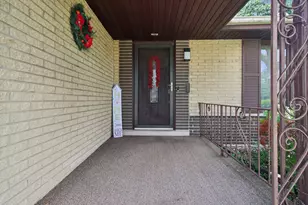 949 E 170th St, South Holland, IL 60473 - Photo 2