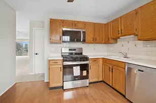 1975 Windsong Dr, Schaumburg, IL 60194 - Photo 10