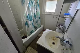 630 Belle Ct, Phoenix, IL 60426 - Photo 6