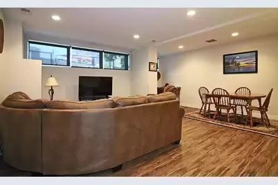 1045 W Cornelia Avenue #101, Chicago, IL 60657 - Photo 2