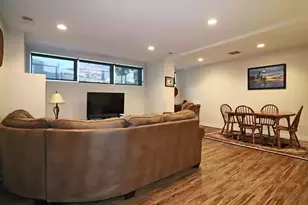 1045 W Cornelia Ave, Chicago, IL 60657 - Photo 2