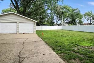 406 Madison St, Joliet, IL 60435 - Photo 6