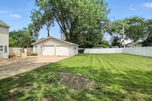 406 Madison St, Joliet, IL 60435 - Photo 8