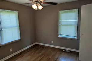 707 E Van Allen St, Tuscola, IL 61953 - Photo 6