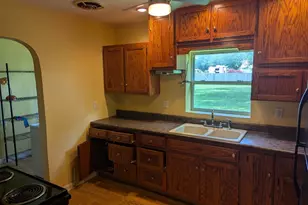 707 E Van Allen St, Tuscola, IL 61953 - Photo 4