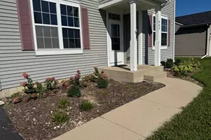 405 Preserve Dr, Genoa, IL 60135 - Photo 2