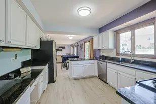 1532 Petersham Ln, Schaumburg, IL 60173 - Photo 6