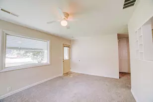 525 E Hickory St, Watseka, IL 60970 - Photo 8